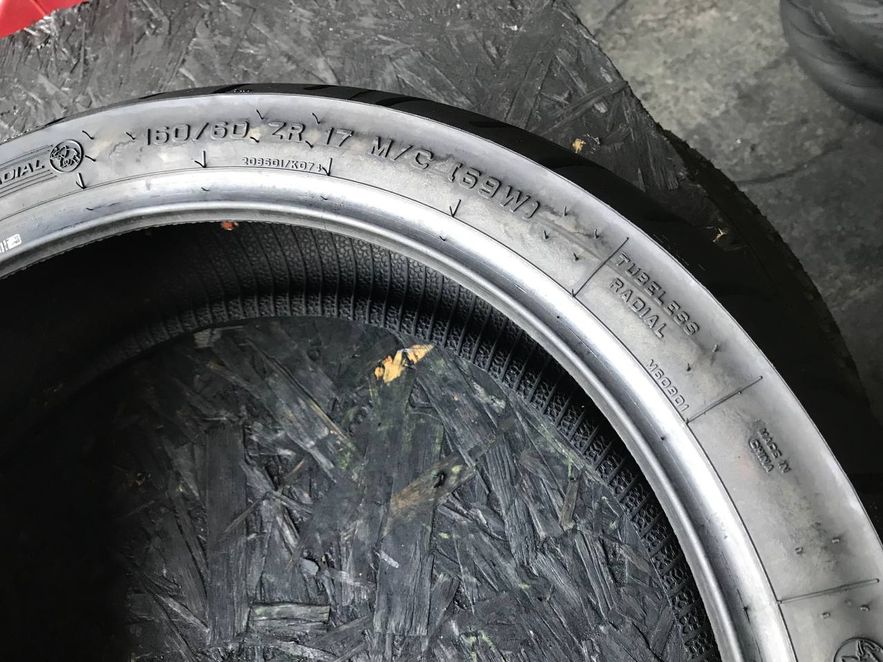 160/60 R17 Metzeler Roadtec Z6