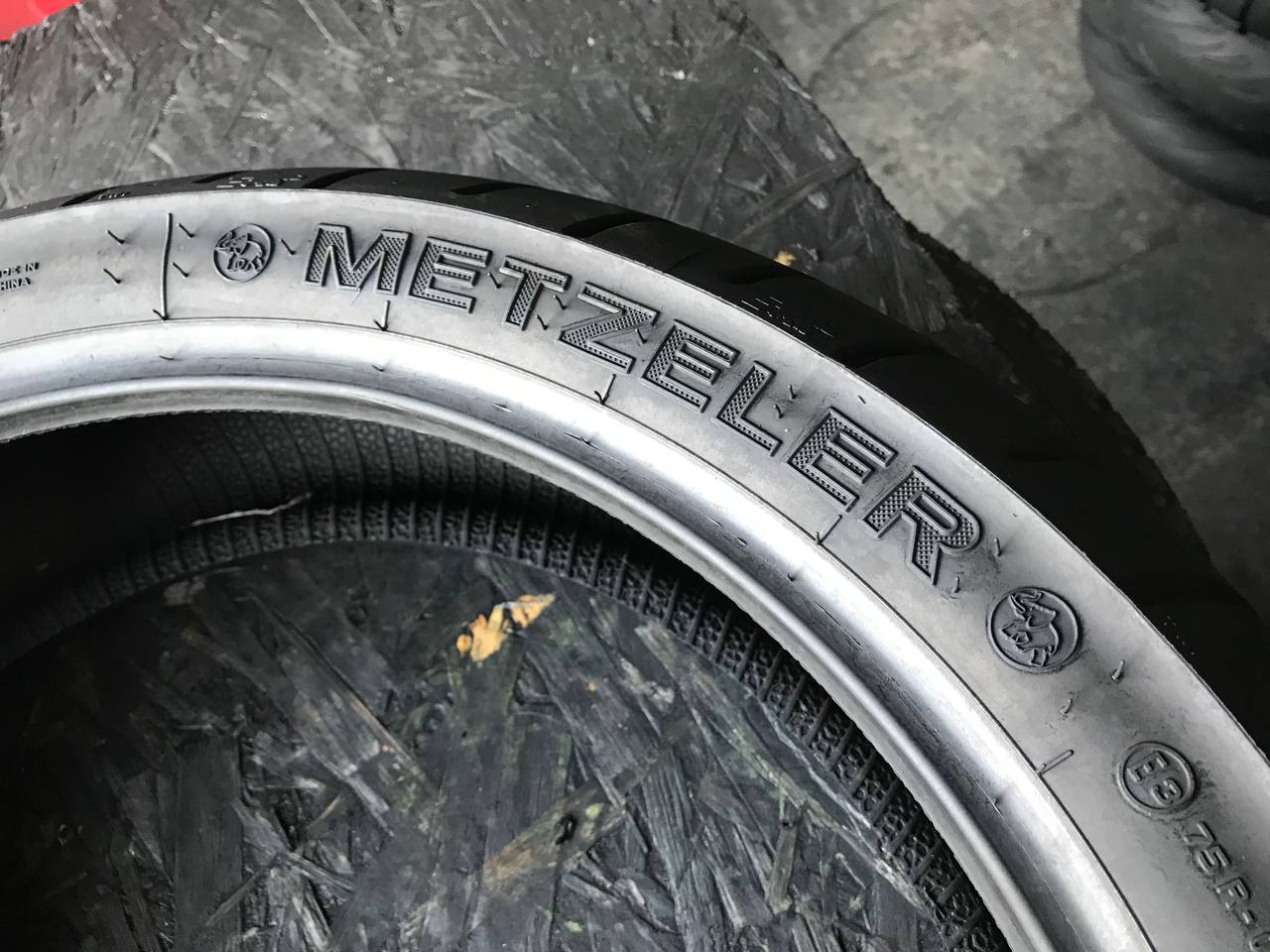 160/60 R17 Metzeler Roadtec Z6