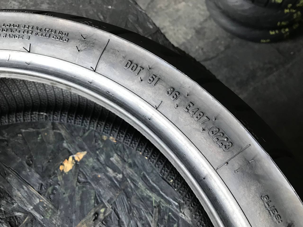 160/60 R17 Metzeler Roadtec Z6