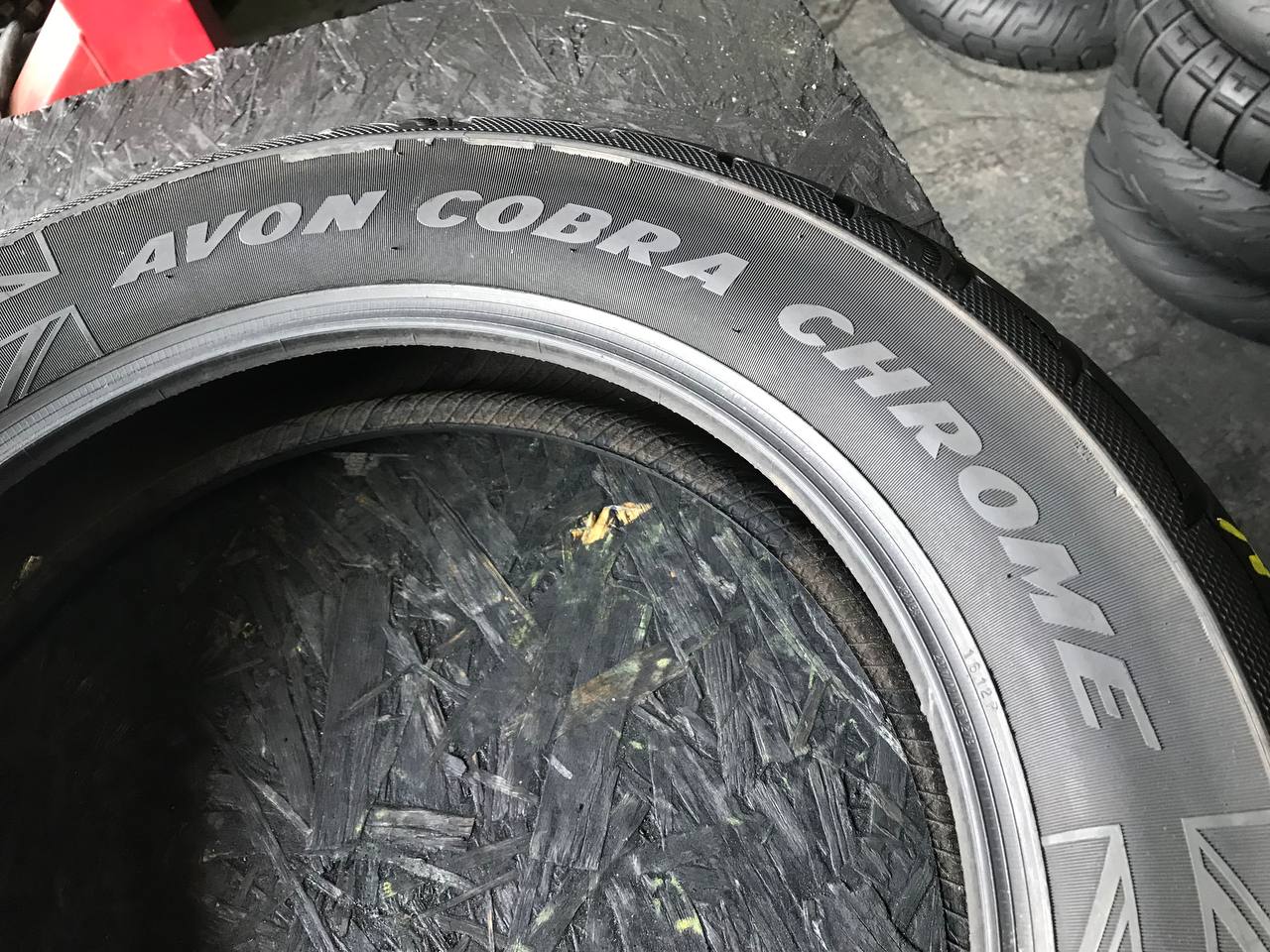 150/80 R16 Avon AV92 Cobra Chrome