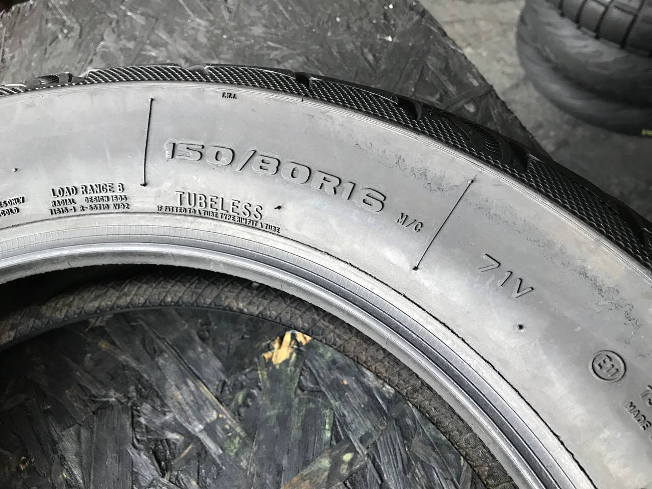 150/80 R16 Avon AV92 Cobra Chrome