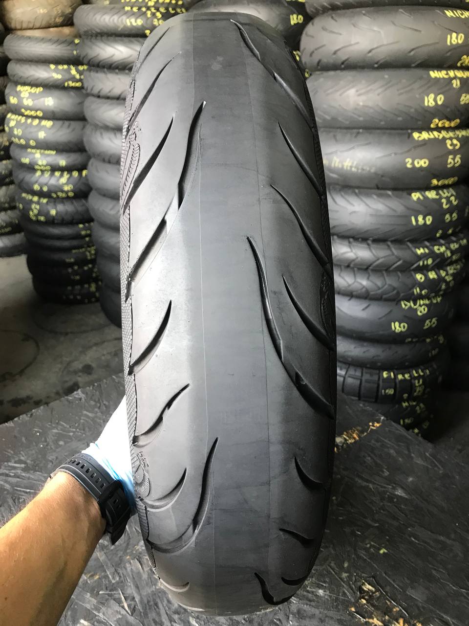 150/80 R16 Avon AV92 Cobra Chrome