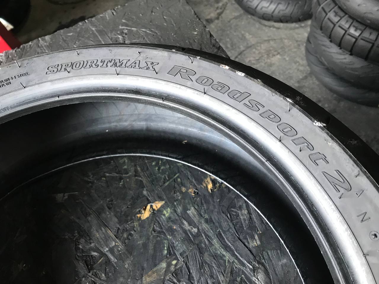 180/55 R17 Dunlop SportMax RoadSport 2