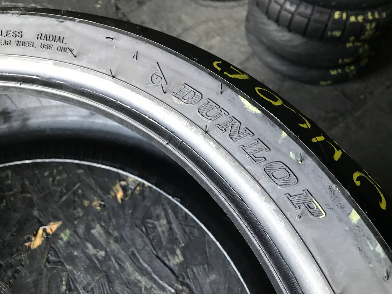 180/55 R17 Dunlop SportMax RoadSport 2