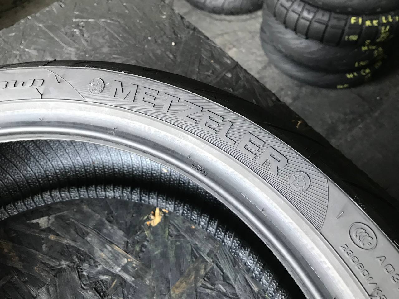 180/55 R17 Metzeler Roadtec Z8 Interact