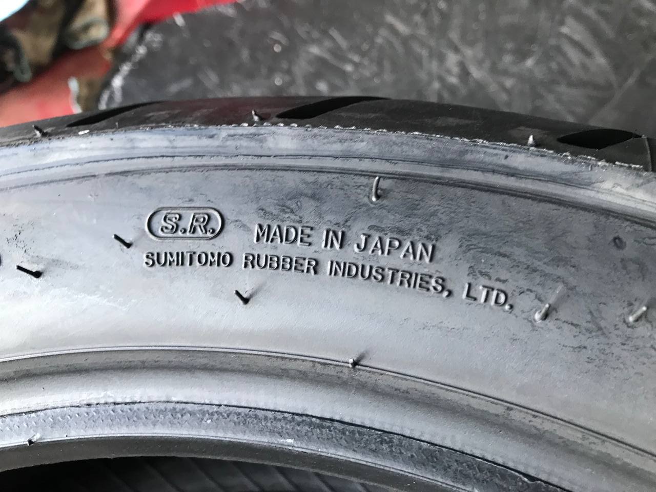 190/60 R17 Dunlop D251