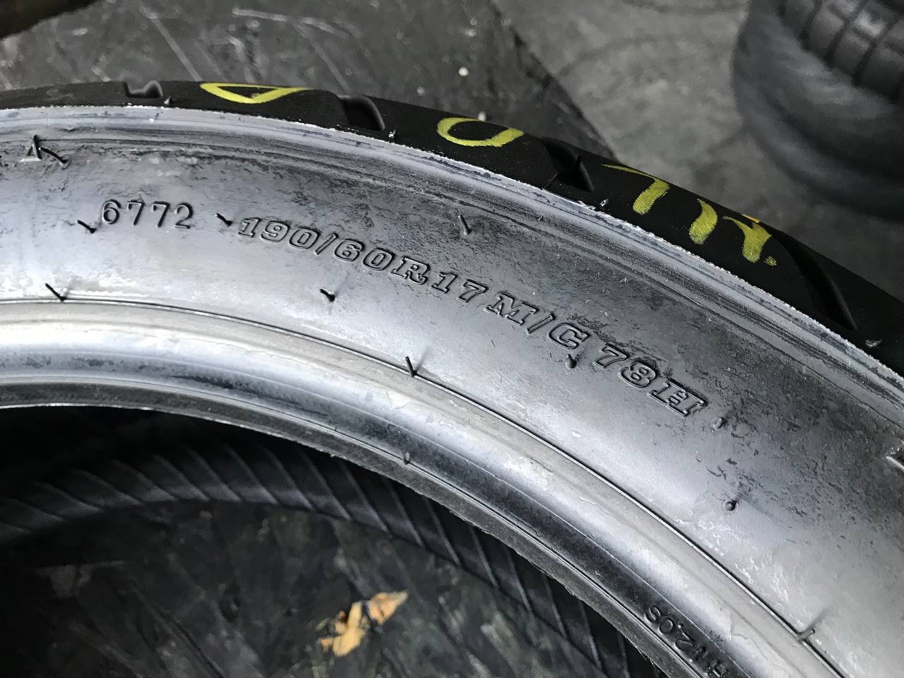 190/60 R17 Dunlop D251