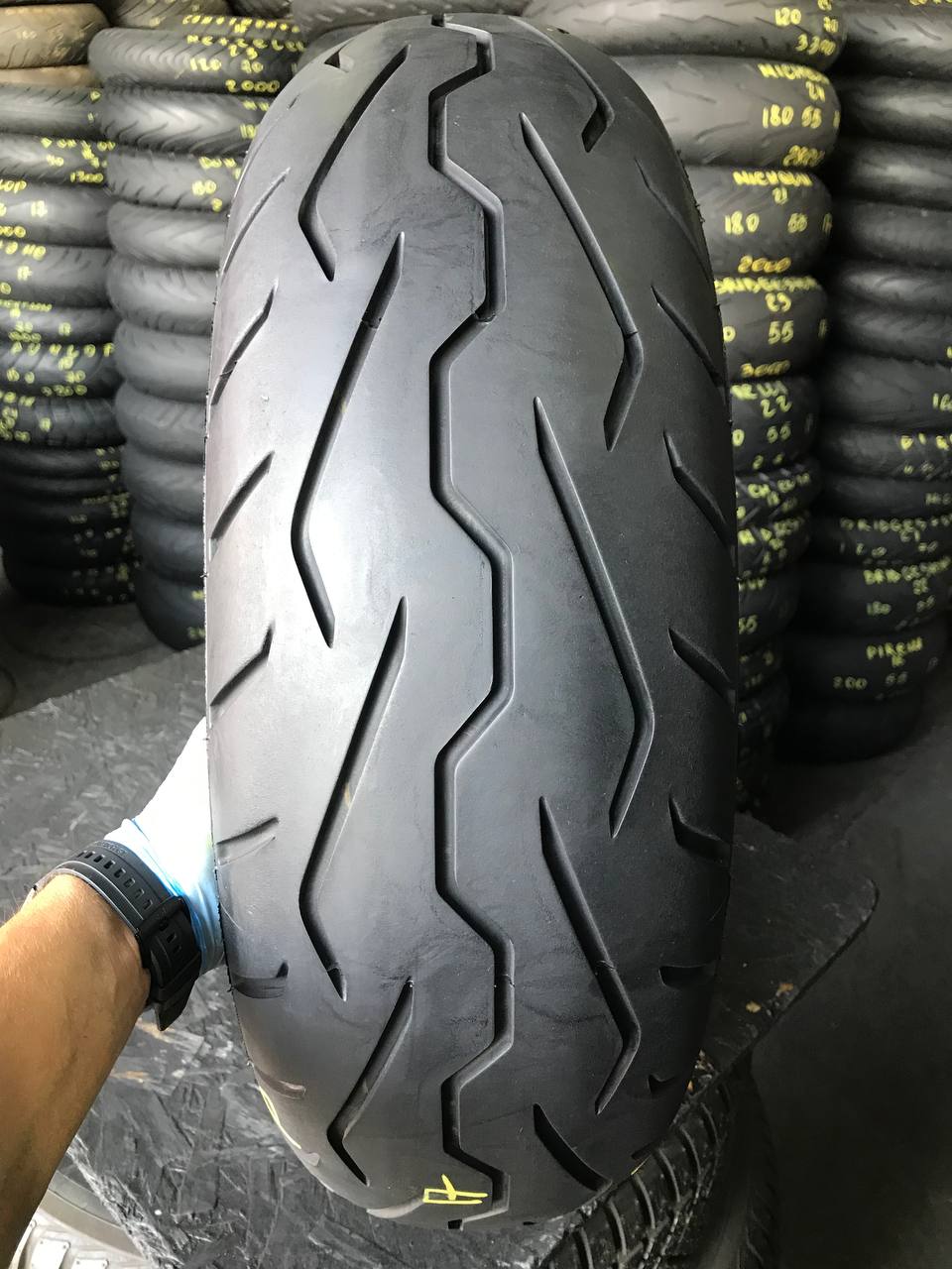 190/60 R17 Dunlop D251