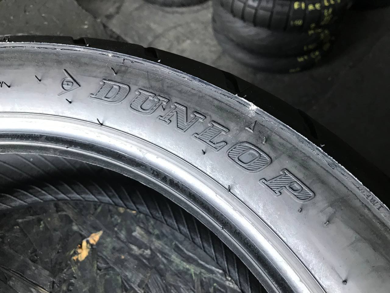 190/60 R17 Dunlop D251