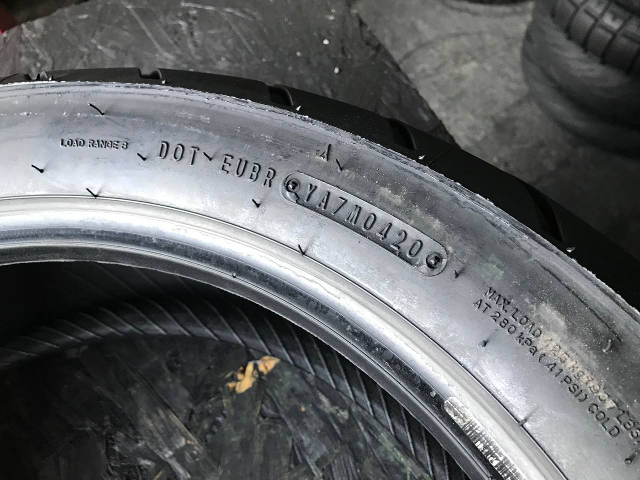 190/60 R17 Dunlop D251