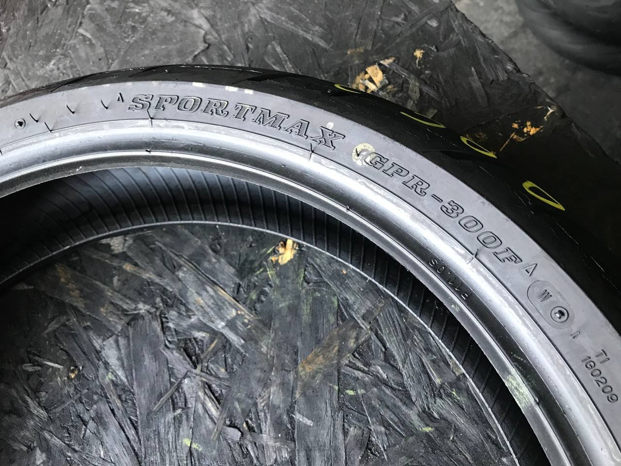 120/70 R17 Dunlop Sportmax GPR 300F