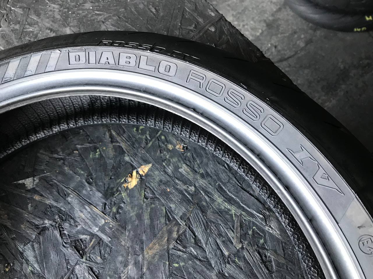 120/70 R17 Pirelli Diablo Rosso IV
