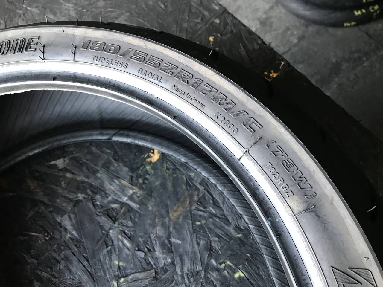 180/55 R17 Bridgestone Battlax Sport Touring T32R