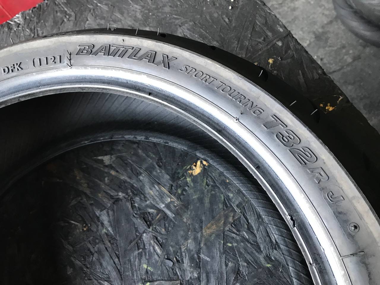180/55 R17 Bridgestone Battlax Sport Touring T32R