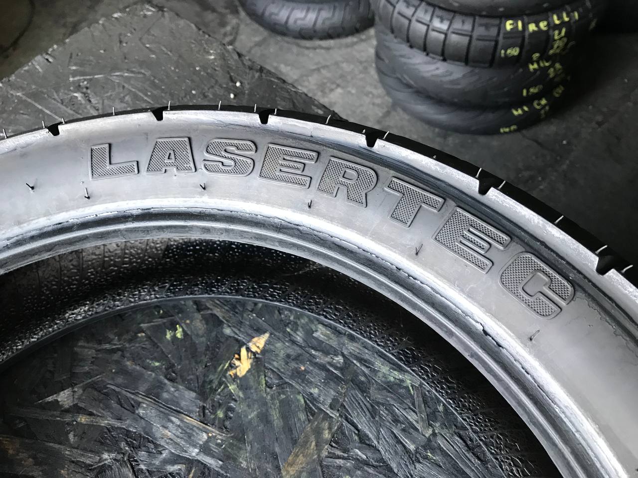 150/70 R17 Metzeler Lasertec