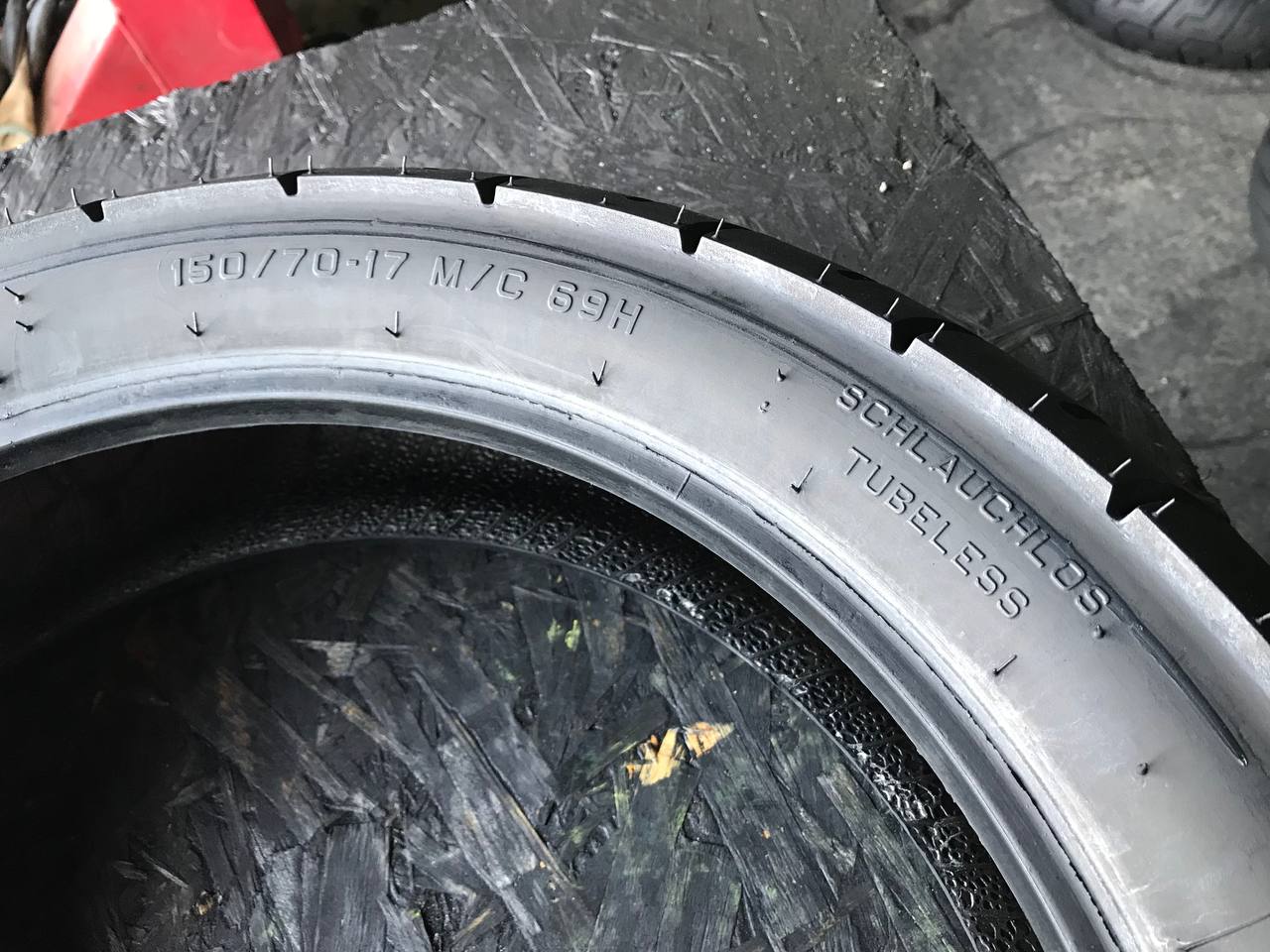 150/70 R17 Metzeler Lasertec