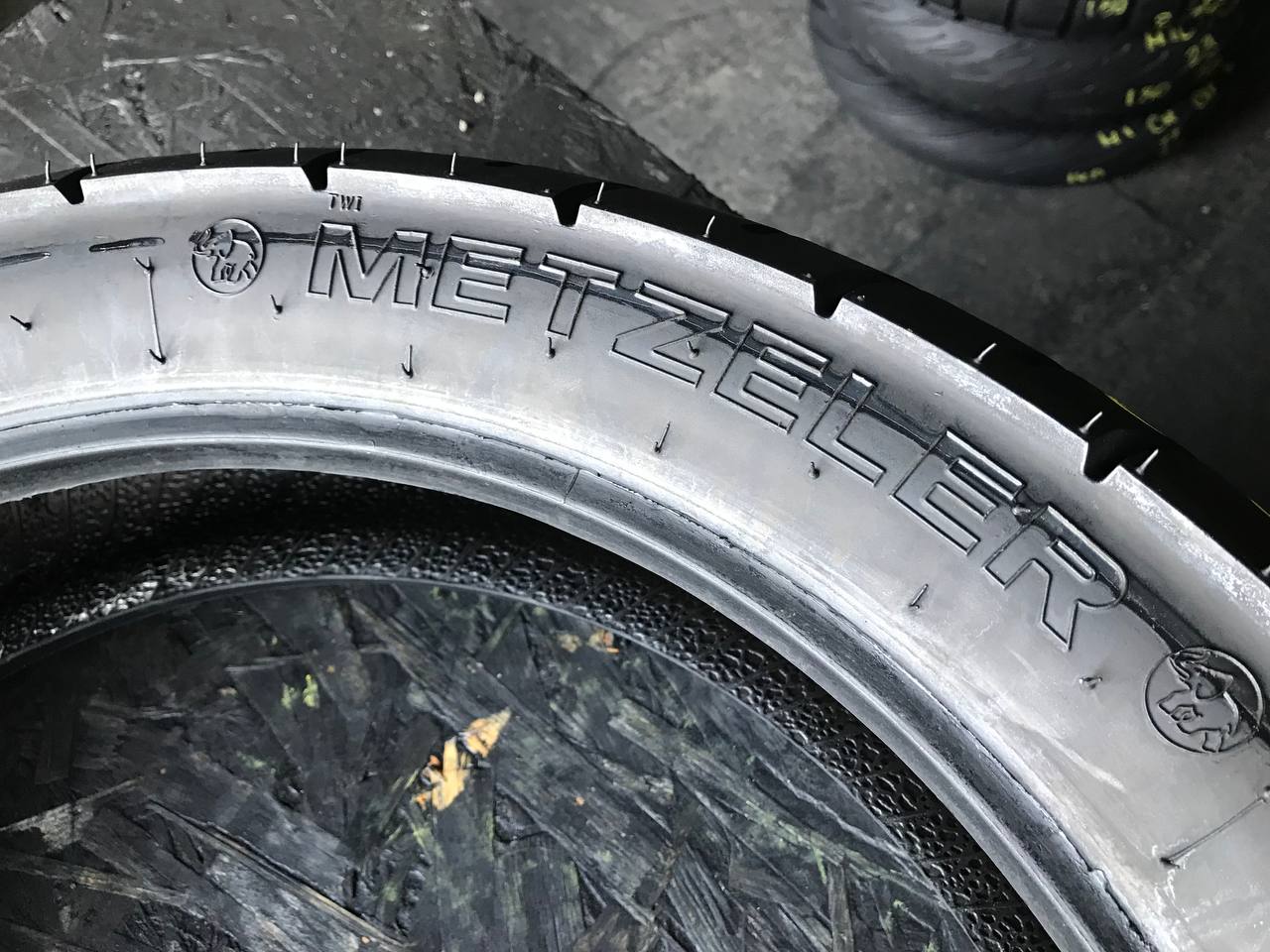 150/70 R17 Metzeler Lasertec