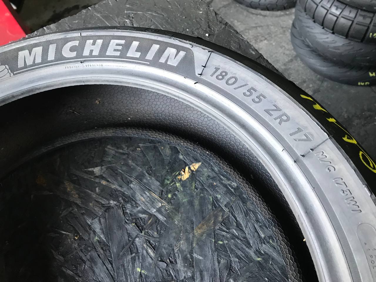 180/55 R17 Michelin Road 5