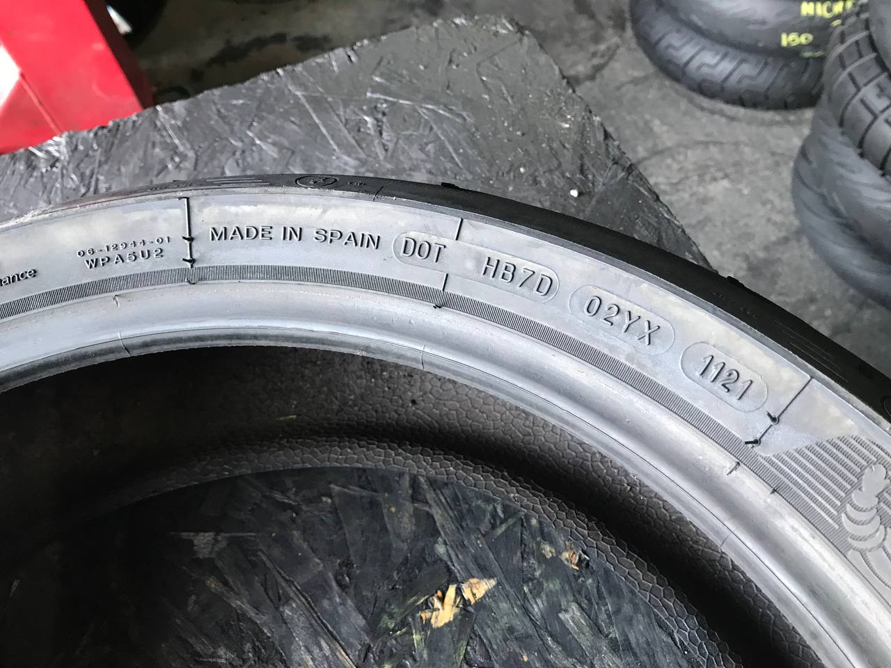 180/55 R17 Michelin Road 5