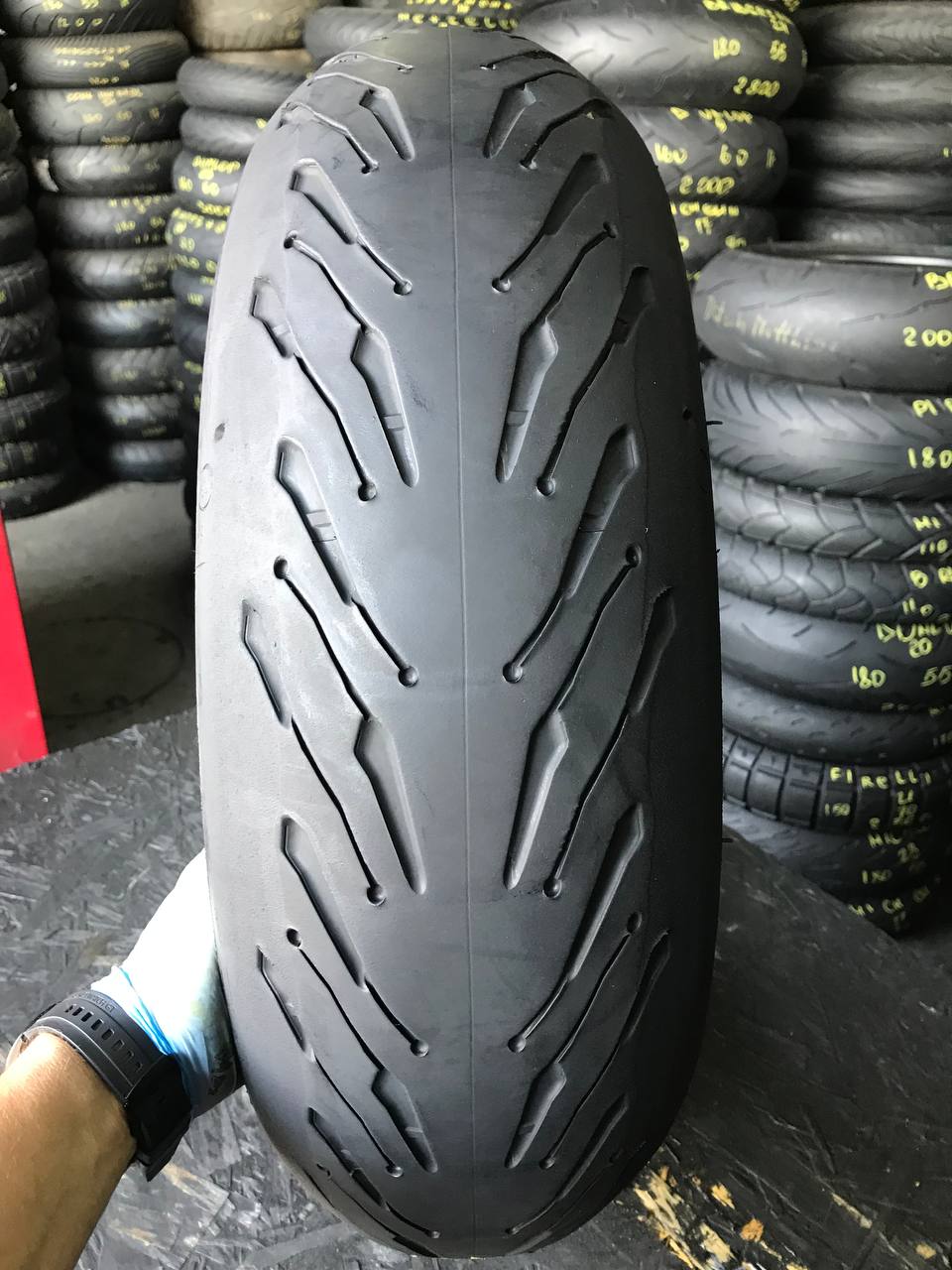 180/55 R17 Michelin Road 5