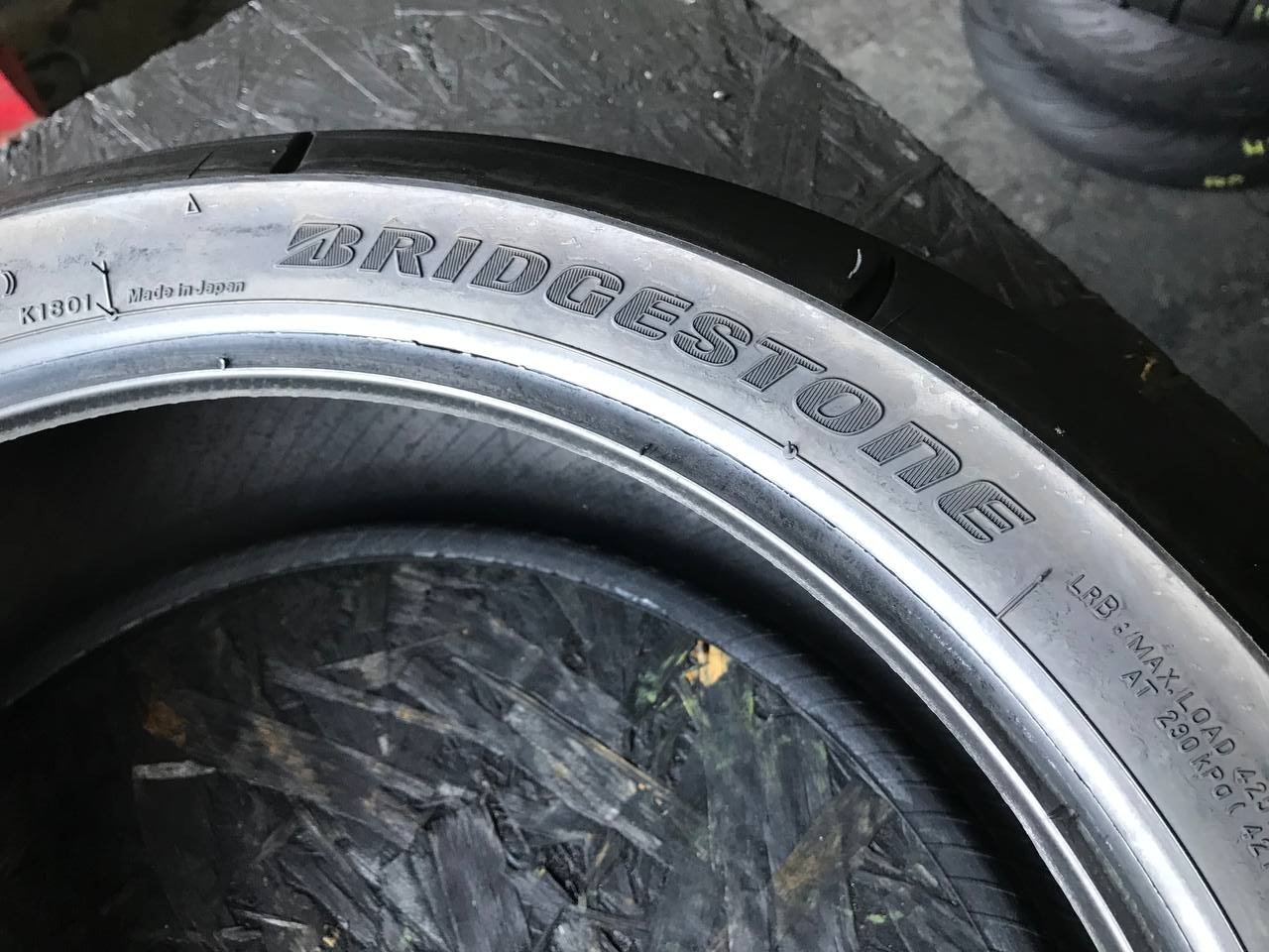 200/55 R17 Bridgestone Battlax Racing Street RS11R