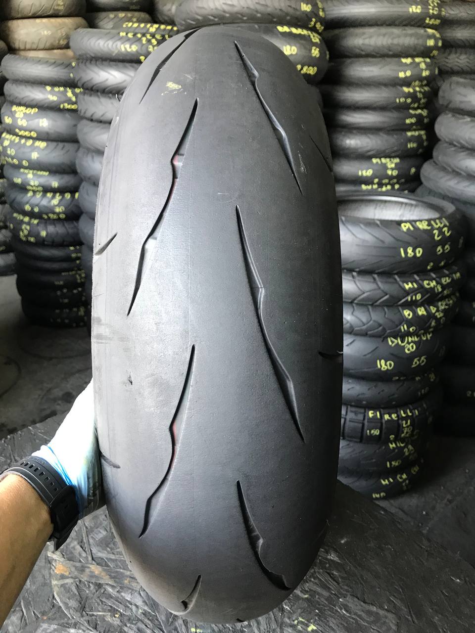 200/55 R17 Bridgestone Battlax Racing Street RS11R