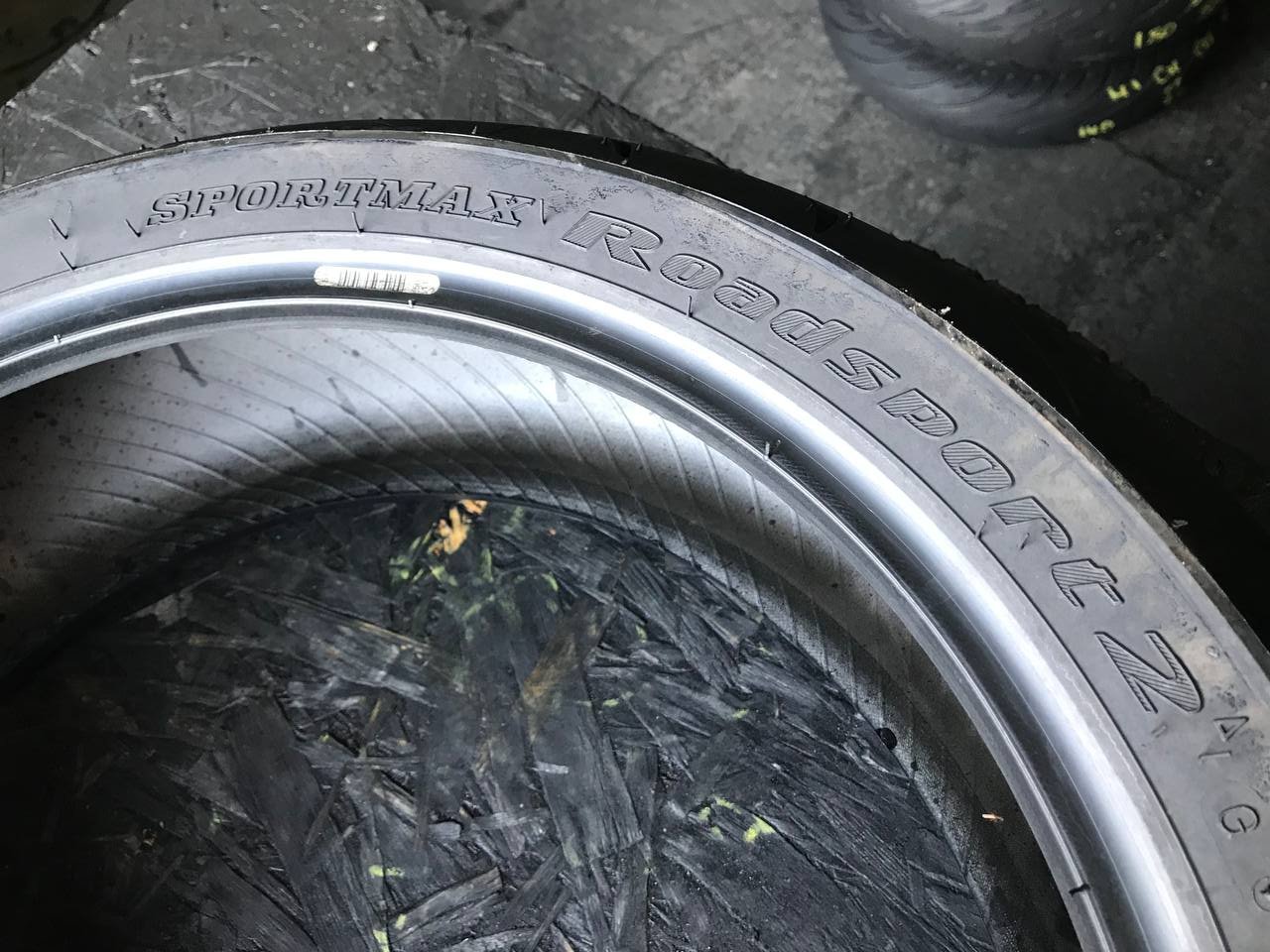 180/55 R17 Dunlop SportMax RoadSport 2