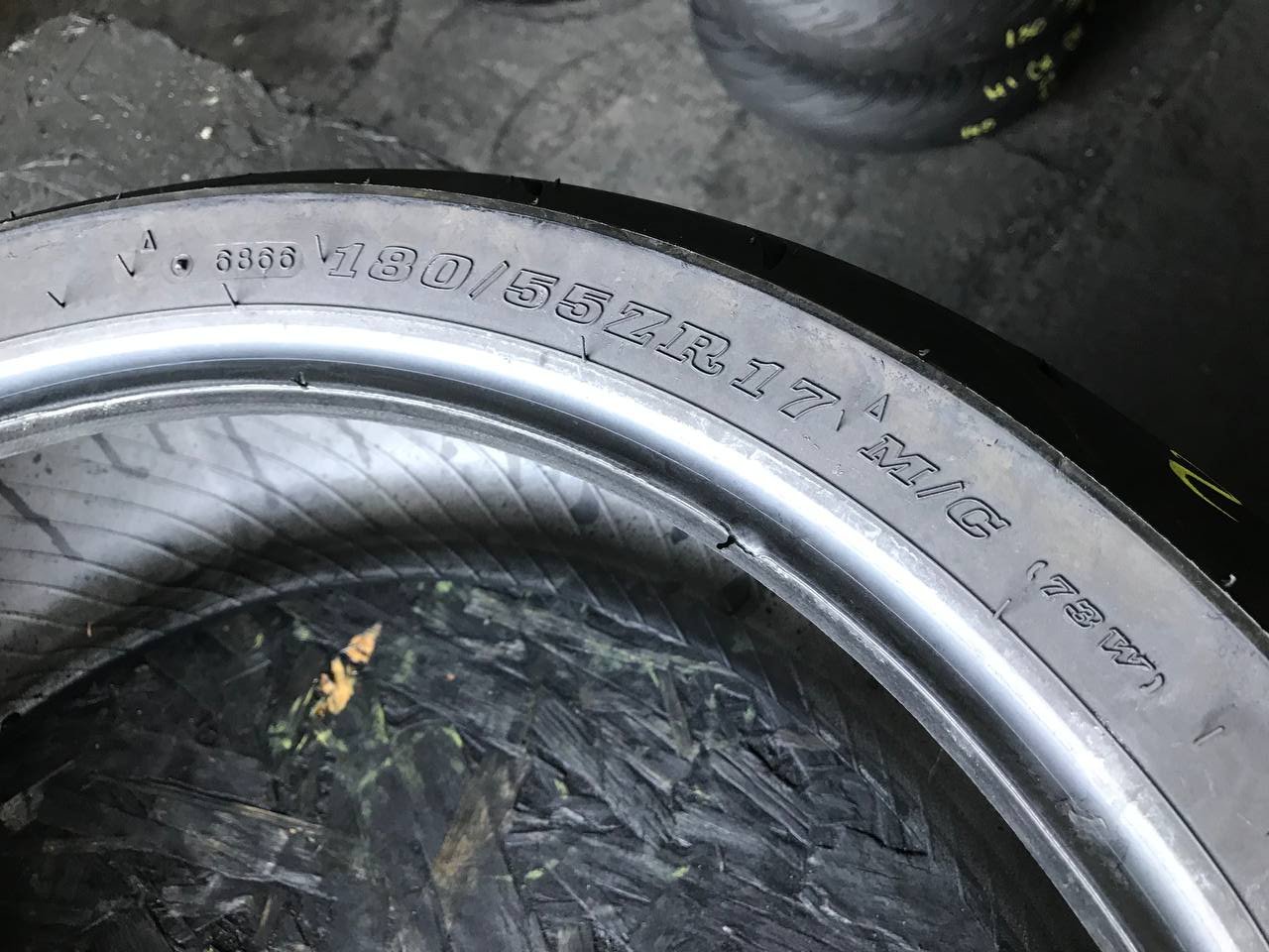180/55 R17 Dunlop SportMax RoadSport 2