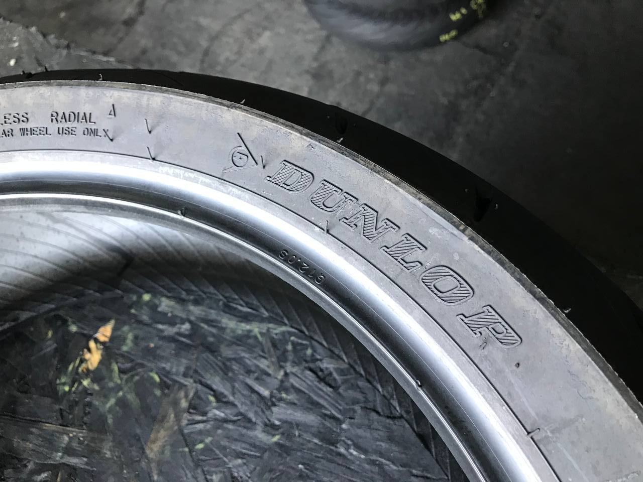 180/55 R17 Dunlop SportMax RoadSport 2