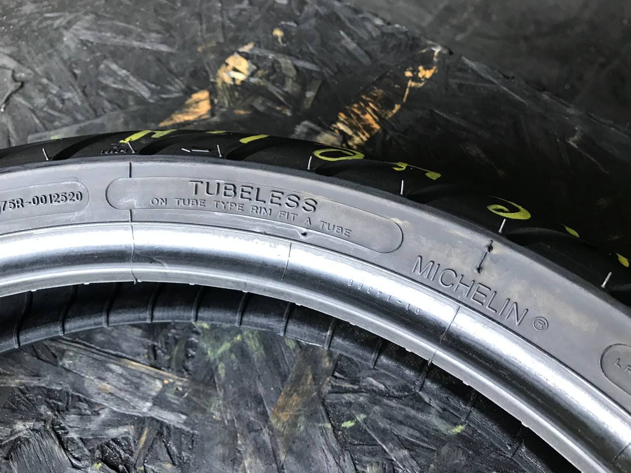 100/80 R17 Michelin Pilot Street