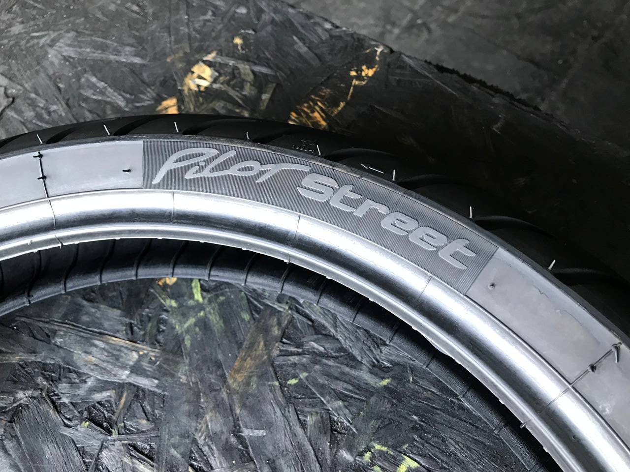 100/80 R17 Michelin Pilot Street