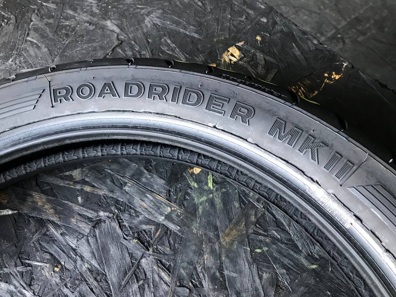 100/90 R18 Avon RoadRider MKII