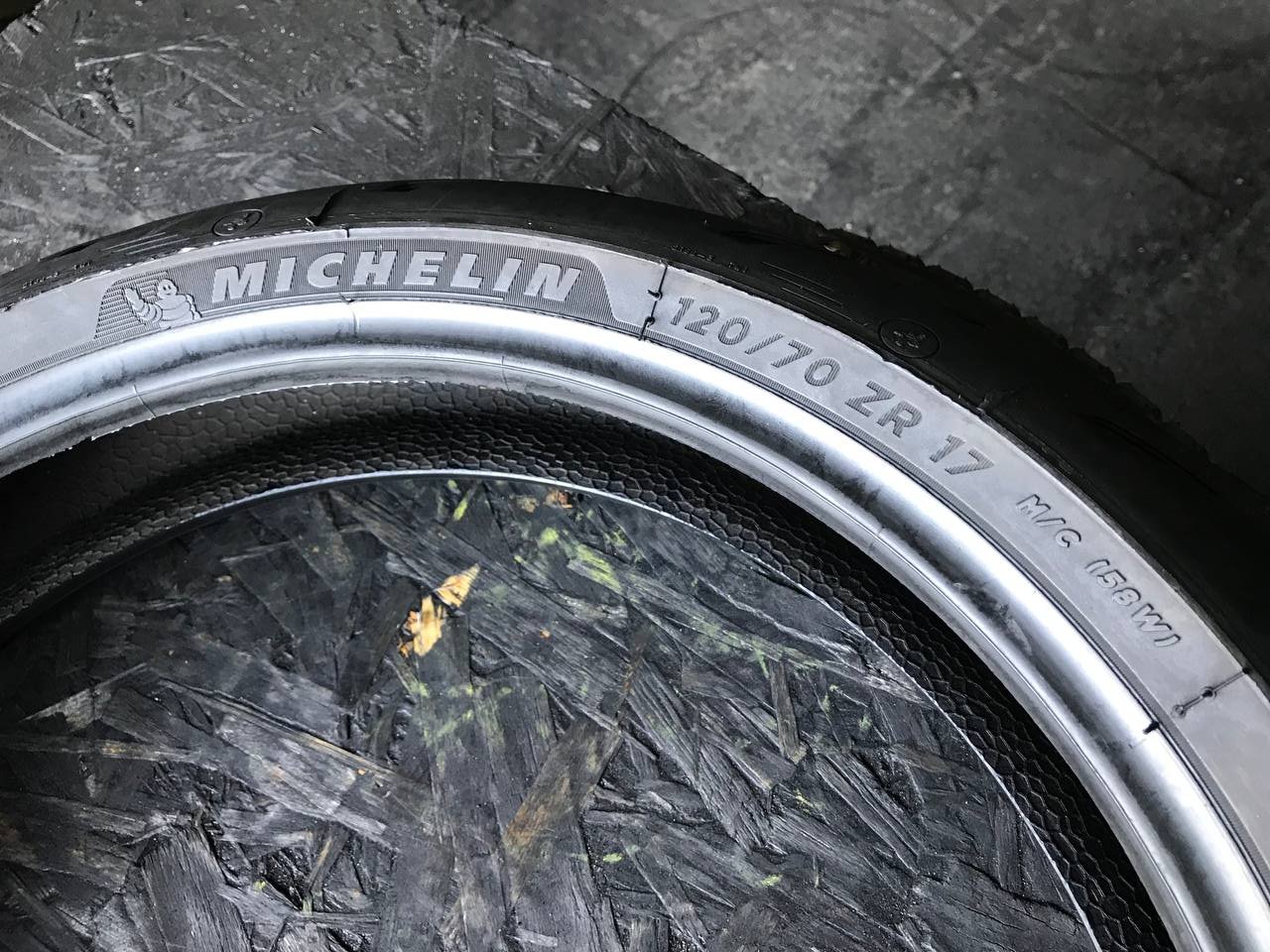 120/70 R17 Michelin Road 5