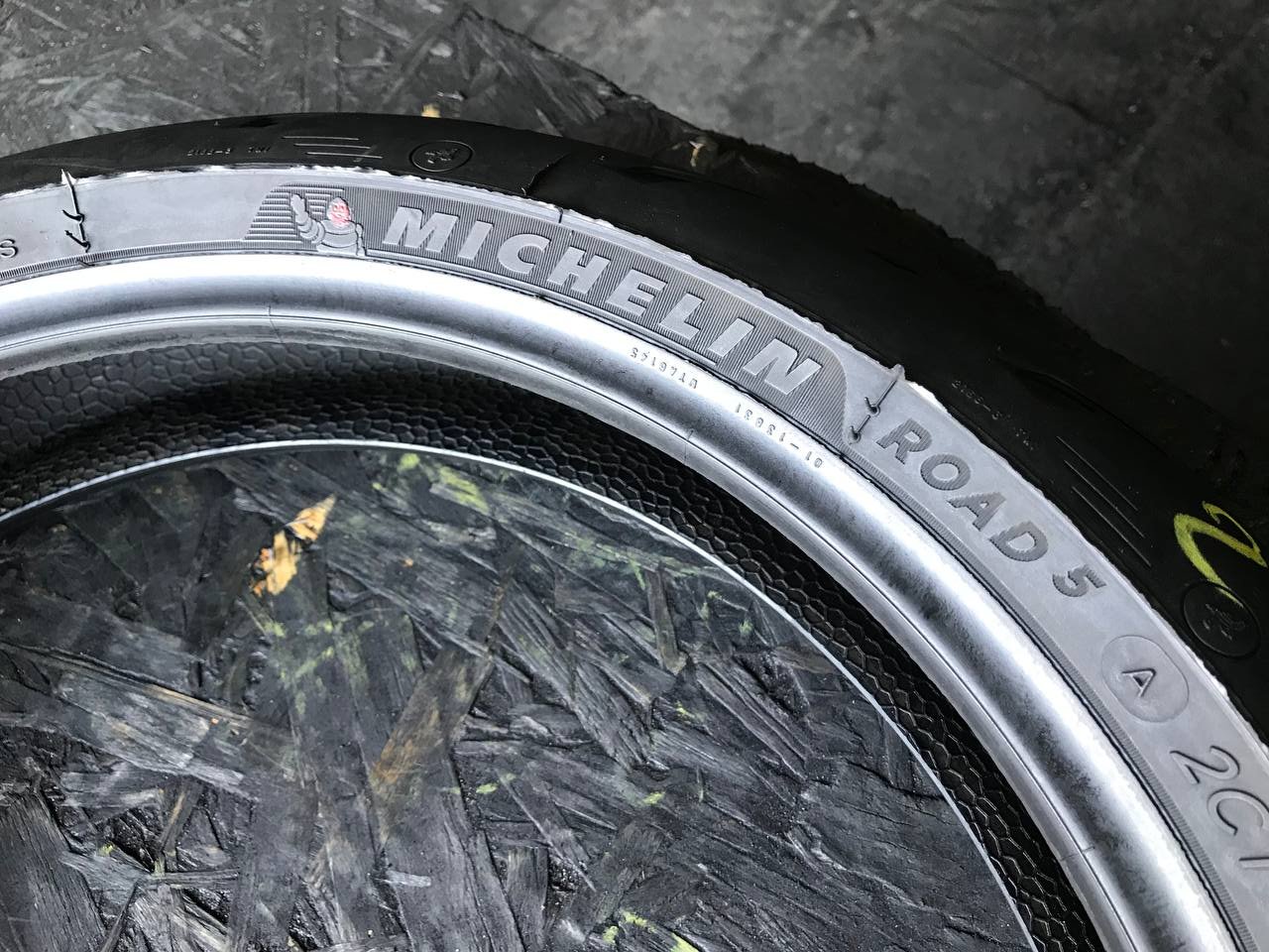 120/70 R17 Michelin Road 5