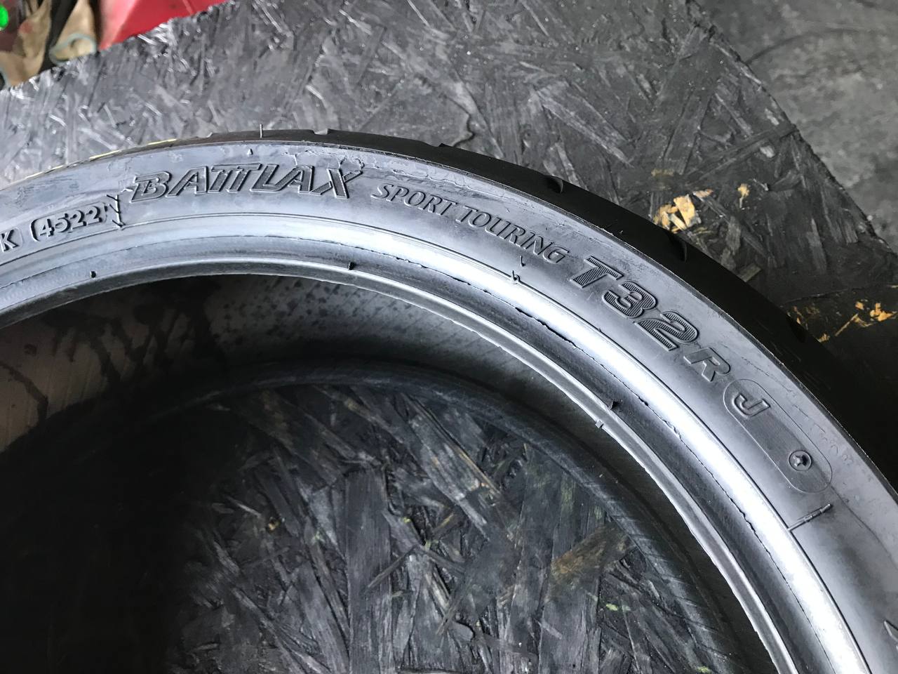 180/55 R17 Bridgestone Battlax Sport Touring T32R