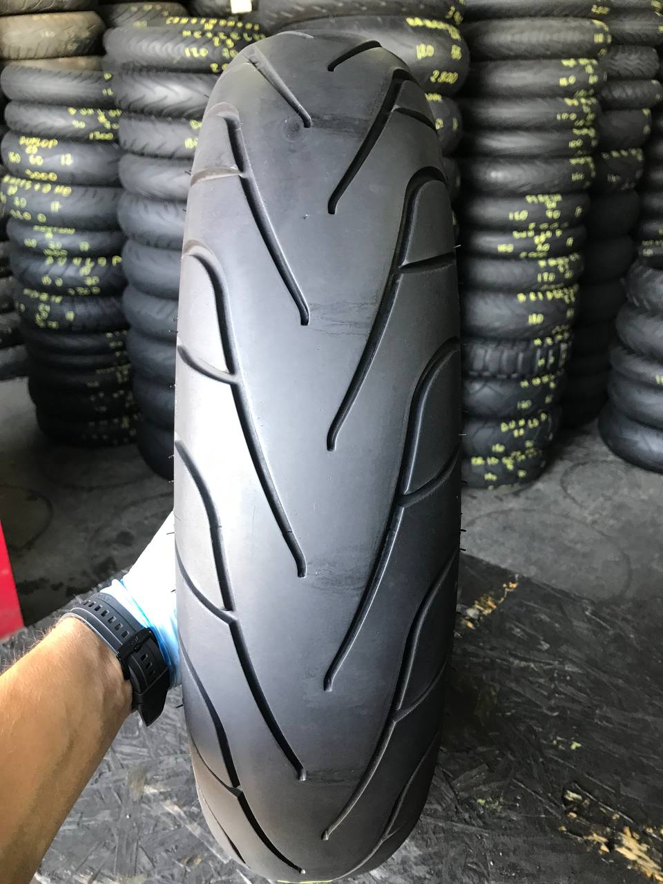 150/80 R16 Michelin Commander II