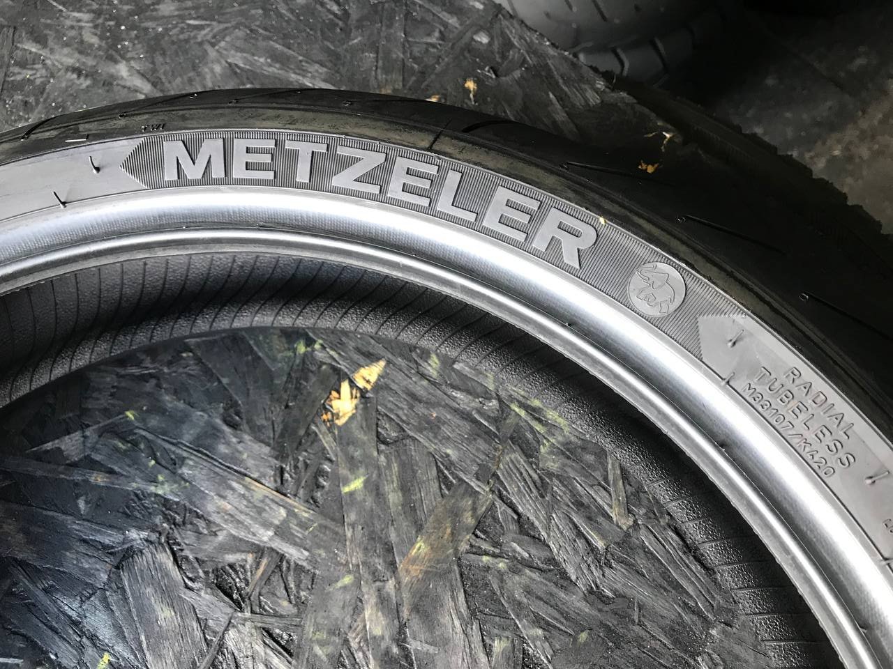 120/70 R17 Metzeler Sportec M9 RR