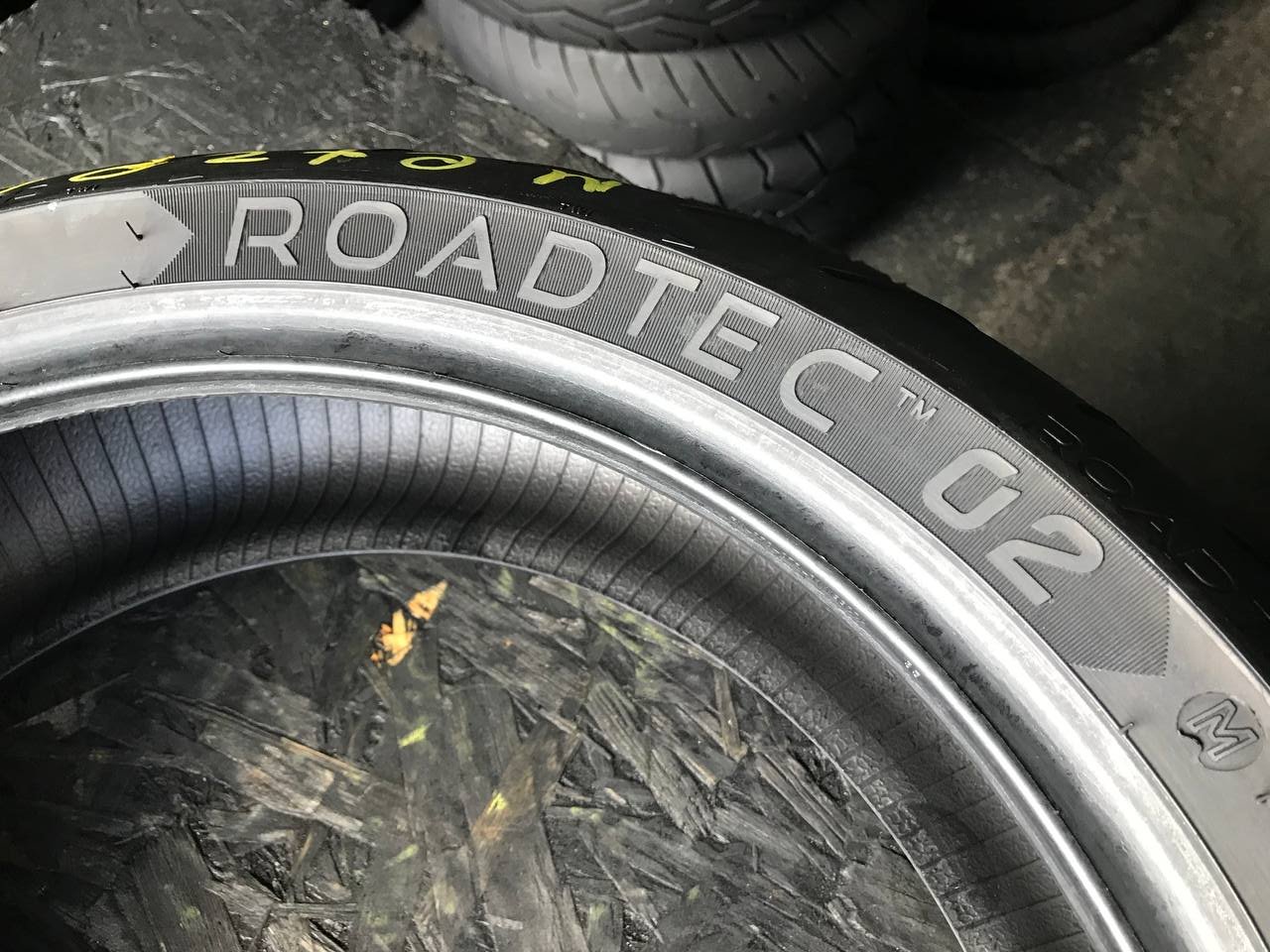 180/55 R17 Metzeler Roadtec 02