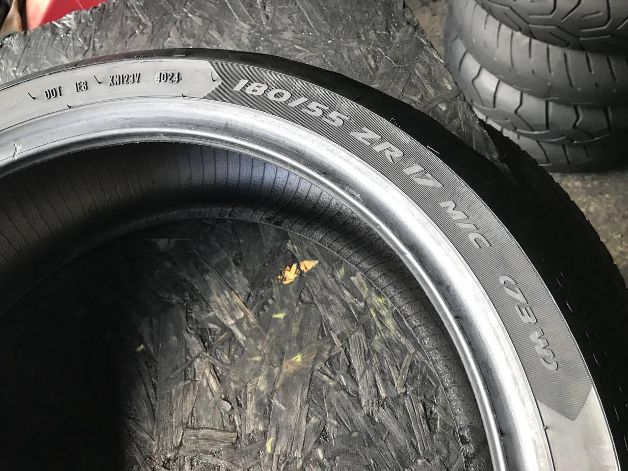 180/55 R17 Metzeler Roadtec 02