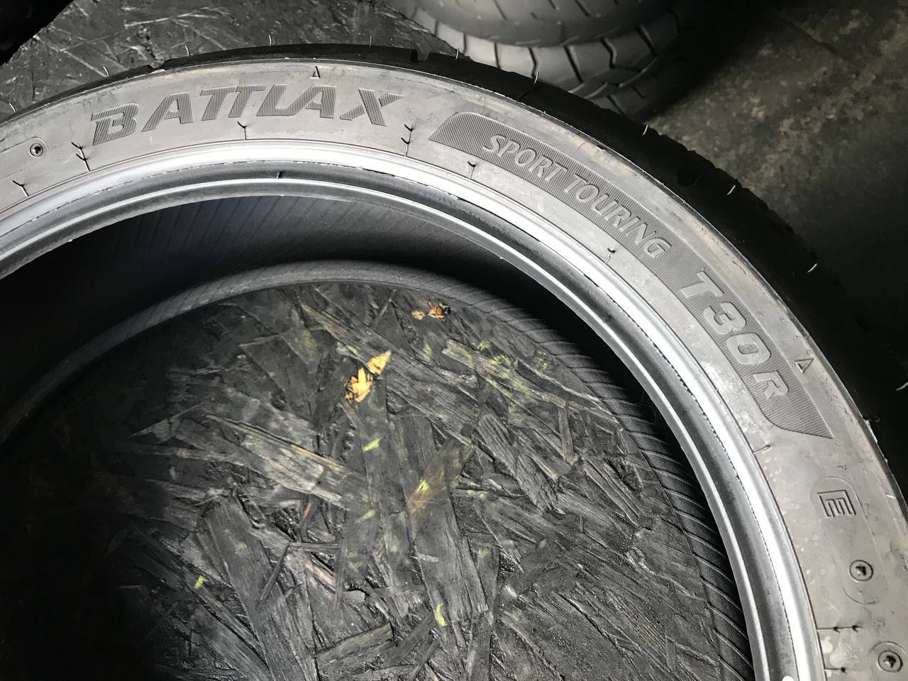 160/60 R17 Bridgestone Battlax Sport Touring T30R