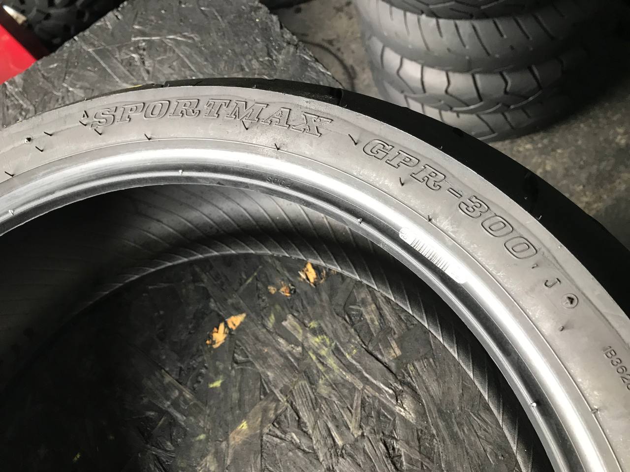 180/55 R17 Dunlop Sportmax GPR 300