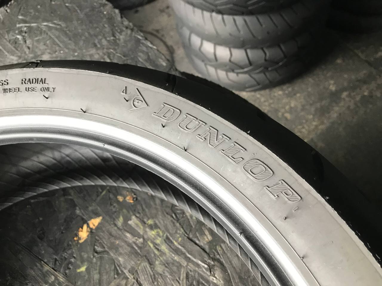 180/55 R17 Dunlop Sportmax GPR 300