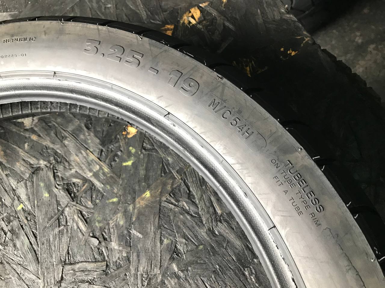 / R19 Michelin Pilot Activ
