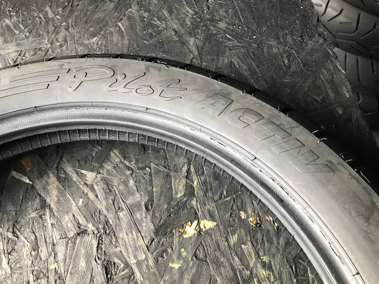 / R19 Michelin Pilot Activ