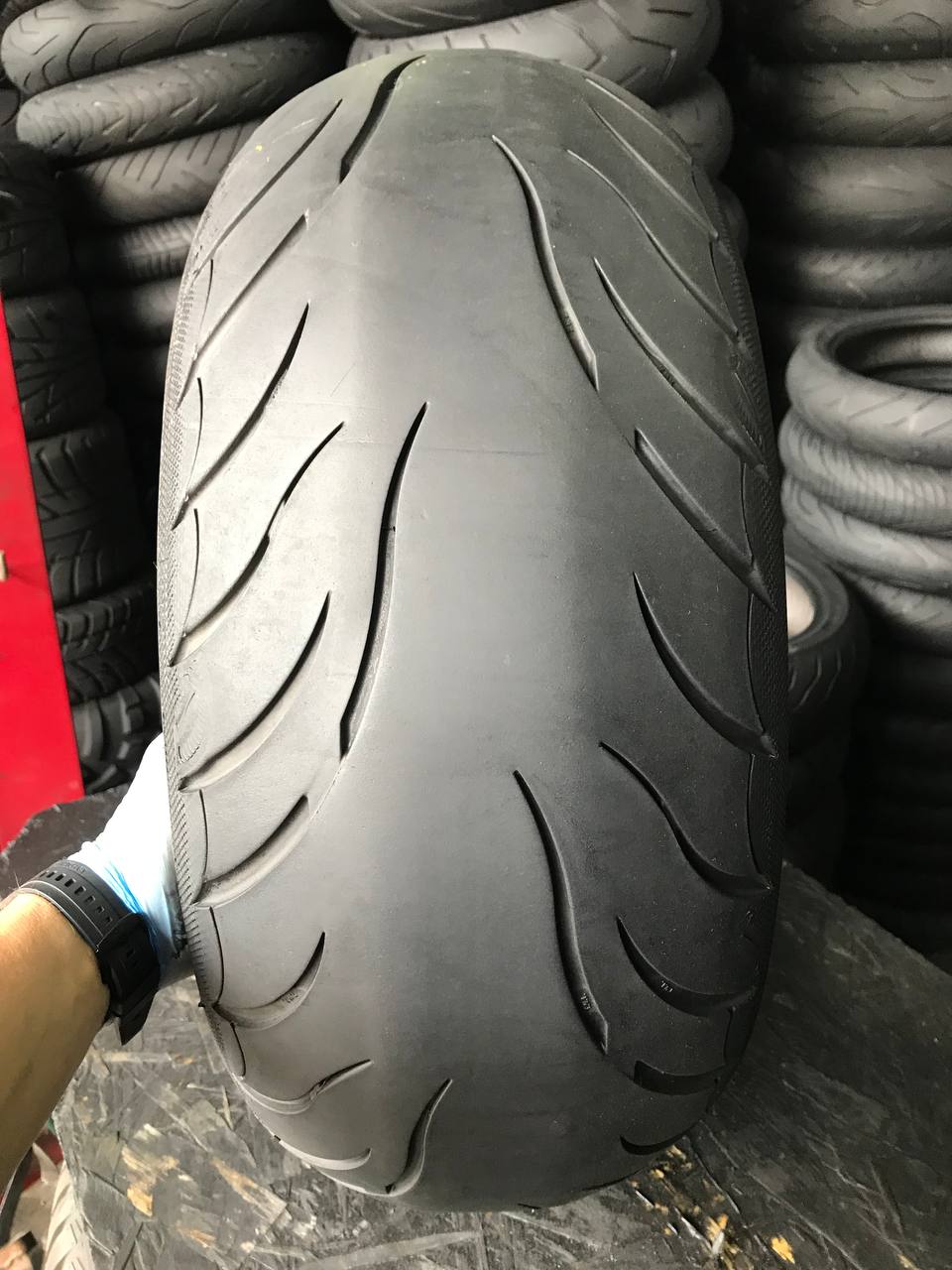 240/50 R16 Avon AV92 Cobra Chrome
