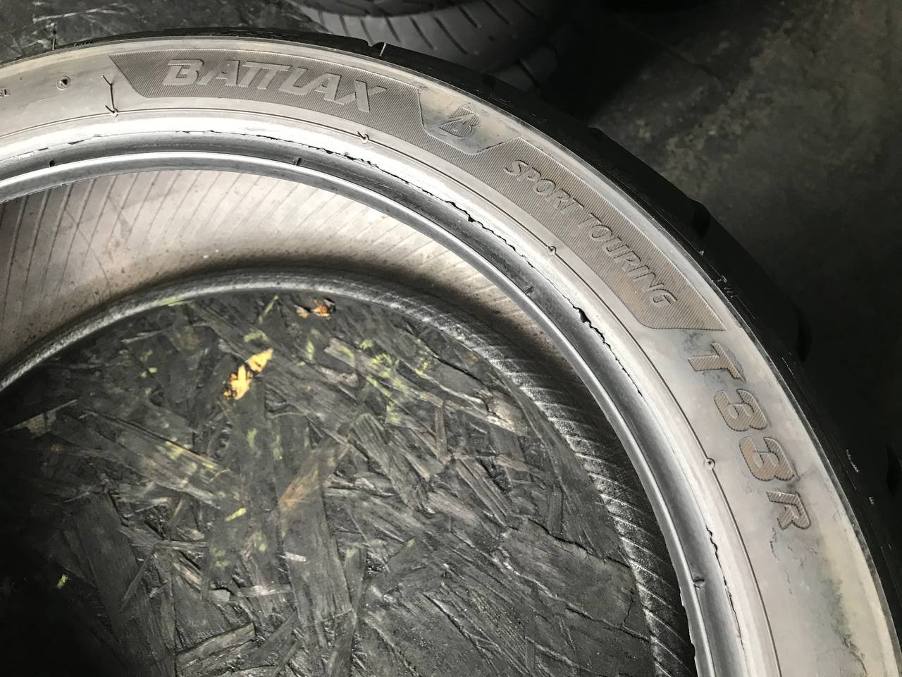 180/55 R17 Bridgestone Battlax Sport Touring T33R