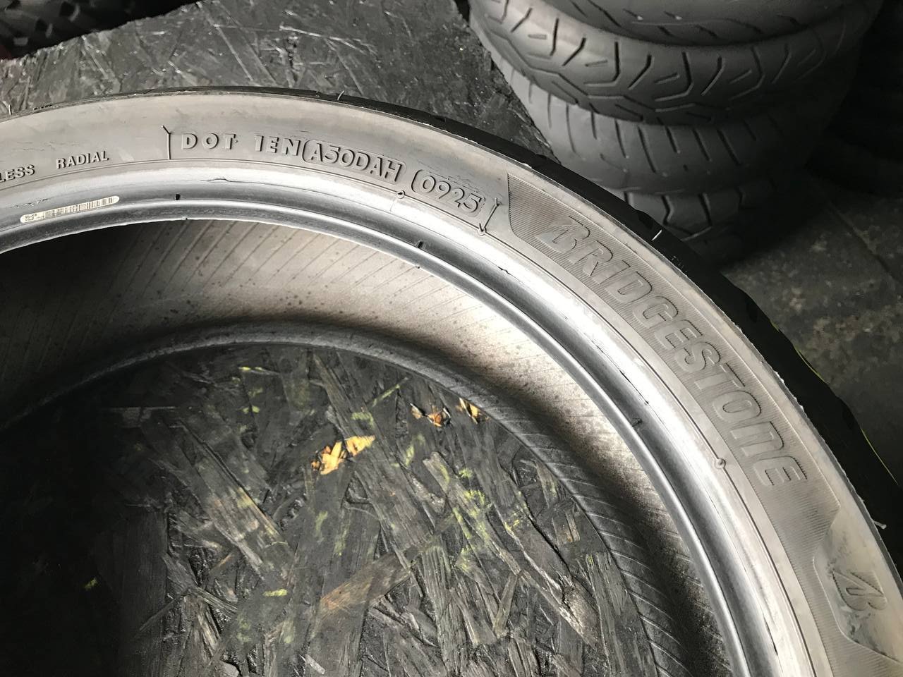 180/55 R17 Bridgestone Battlax Sport Touring T33R