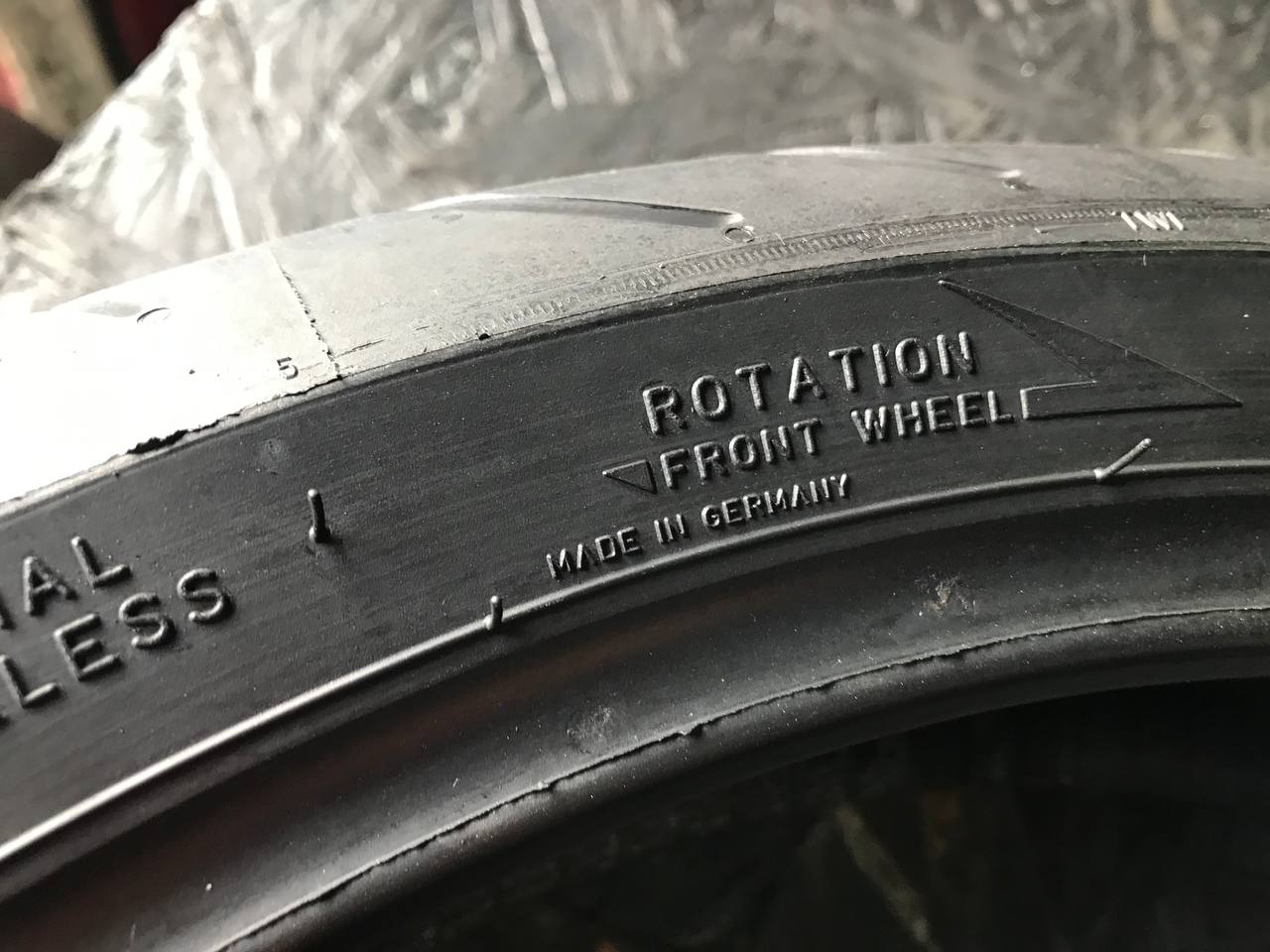 120/70 R17 Metzeler Roadtec 02