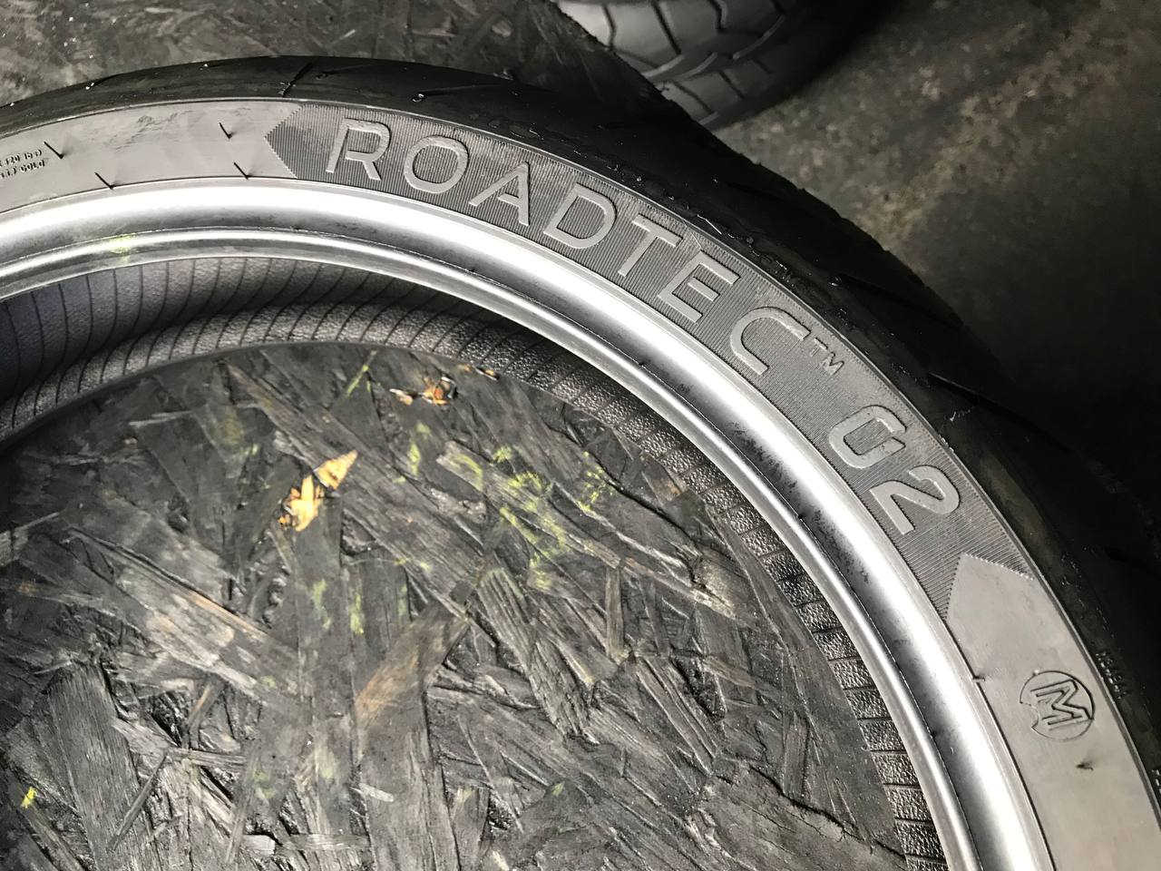 120/70 R17 Metzeler Roadtec 02