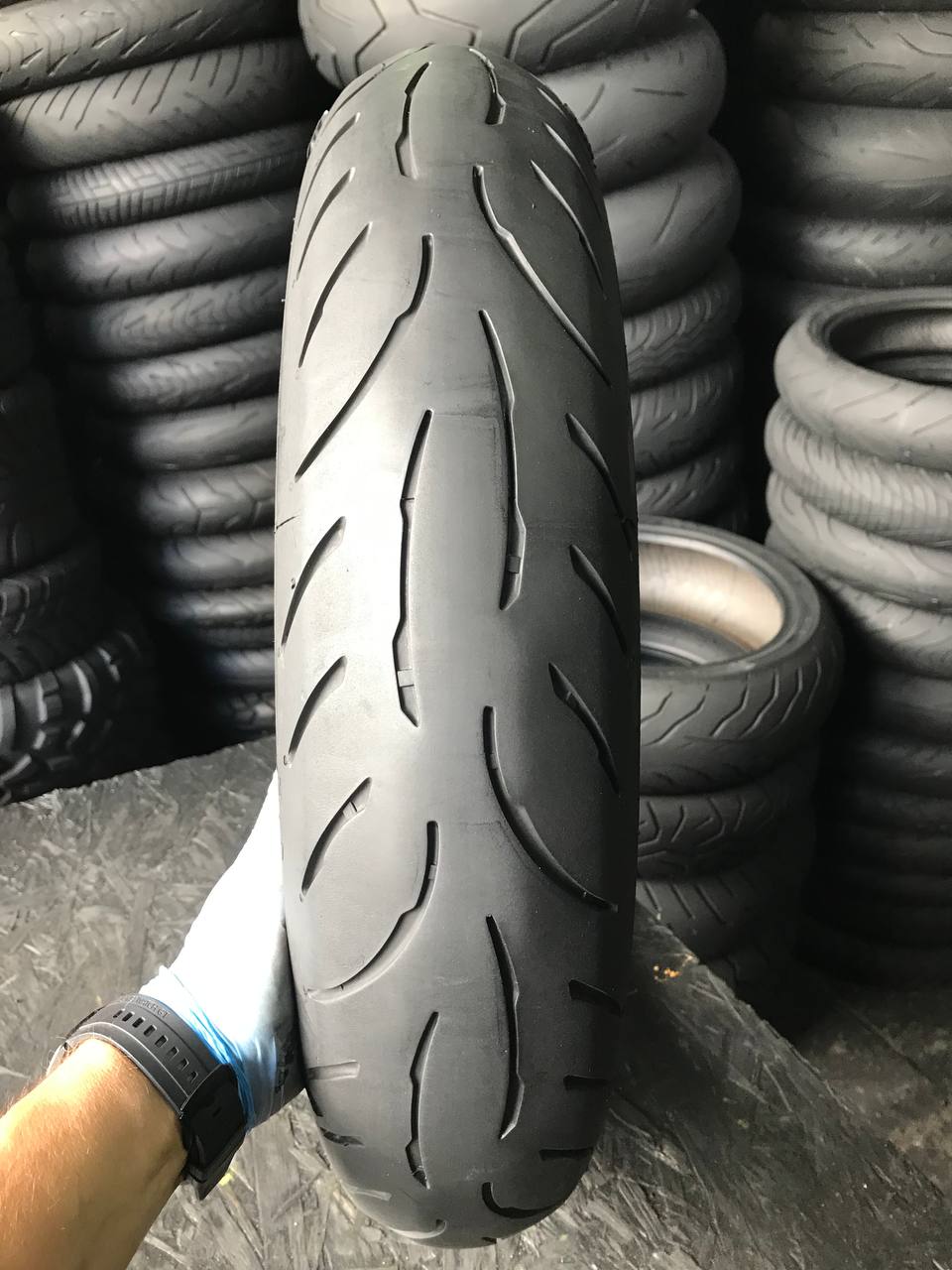 120/70 R17 Metzeler Roadtec 02